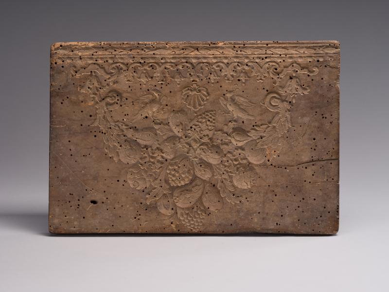 Фрагмент матриці з азбукою, цифрами та орнаментом (1748 р.) 1