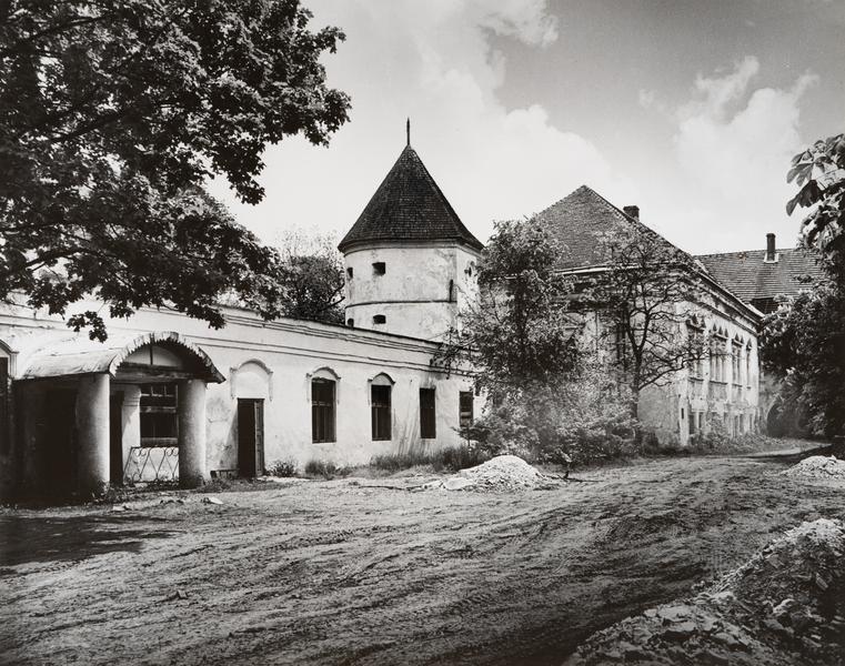 Замковий двір