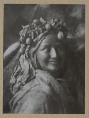 Іванова А. М., Лезвієв М. В. Голова дівчинки з композиції «Колгоспники» — невідомий
