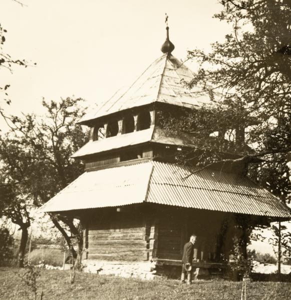 Дерев’яна дзвіниця