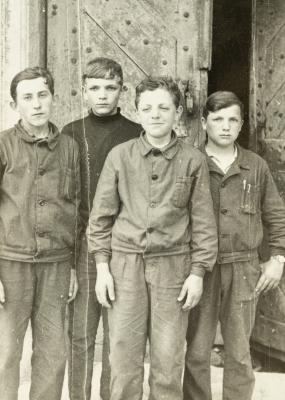 Учні професійно-технічного училища — невідомий