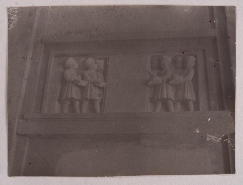 Mykhailo Lezviiev. Pioneers. Bas-Relief in the Palace of Pioneers